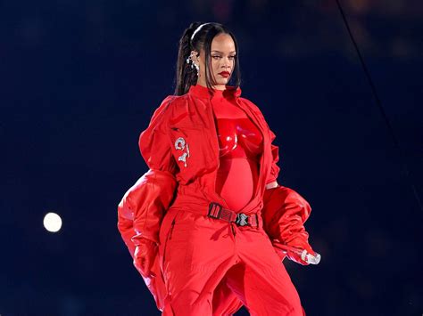 rihanna super bowl red lipstick